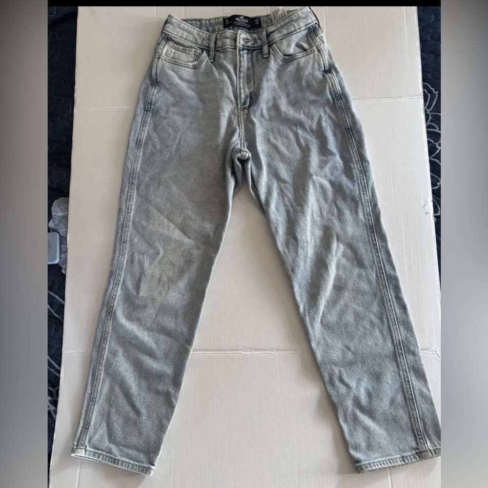 HOLLISTER pre loved jeans sz (25/25) 1short